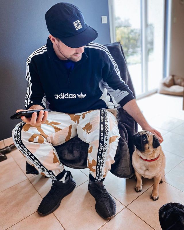 Le sweatshirt adidas porté par Valouzz sur son compte Instagram @valouzz_