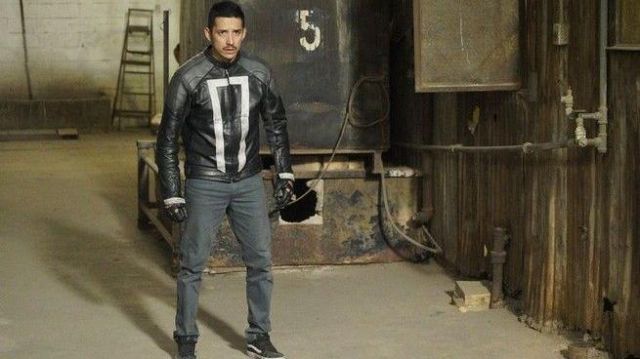 Veste en cuir noir porté par Ghost Rider (Gabriel Luna) en Agent du S. H. I. E. L. D. (Saison 4 Episode 7)