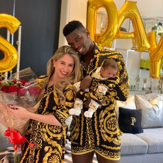 The shirt Versace worn by Paul Pogba on his account Instagram @paulpogba 