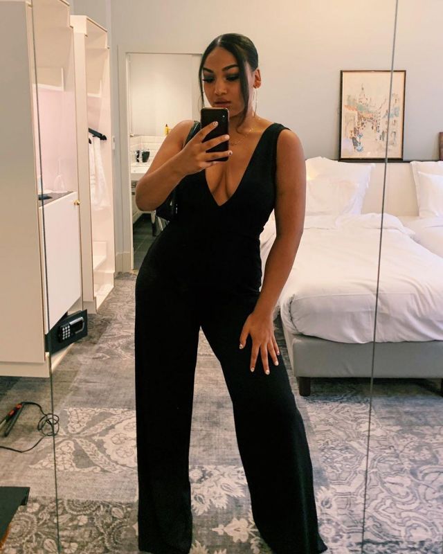 The black suit worn by Anais on his account Instagram @flawlessbyanais