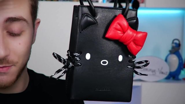 The bag Balenciaga of Sora in the YouTube video I HAVE BOUGHT 5 PUBS INSTAGRAM AT RANDOM ! ( It hurts )
