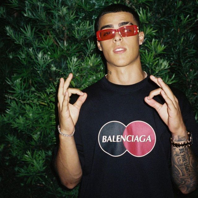 Le t-shirt Balenciaga porté par Lunay sur son compte Instagram @lunay