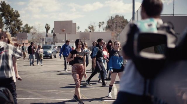 Black and embellished “Daisy” print tee worn by Maddy Perez (Alexa Demie) in Euphoria (S01E02)