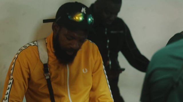 My yellow vest Fred Perry, worn by Da Uzi in her video clip of the Evenings of the mentioned