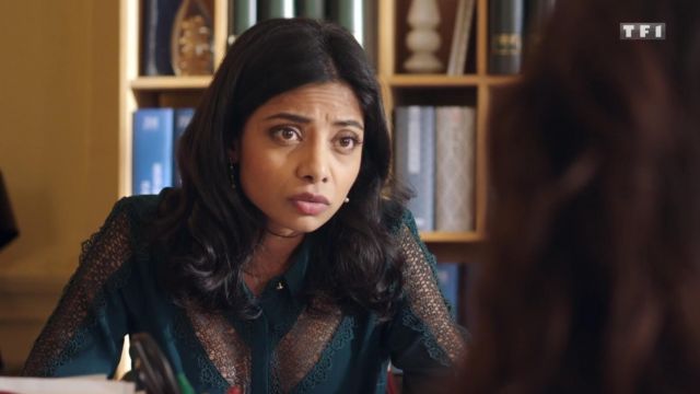 The blouse-green I. Code worn by Lou (Rani Bheemuk) in the series Tomorrow belongs to us