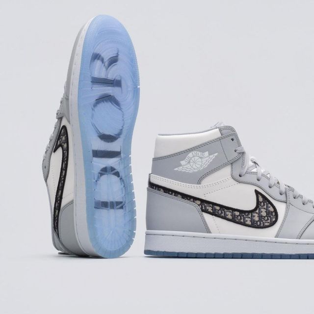 Les sneakers Nike Jordan 1 Retro Dior sur le compte Instagram de @stockx |  Spotern