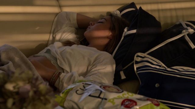 La menthe Bralette porté par Sarah Cameron (Madelyn Cline) dans les Outer Banks (S01E02)