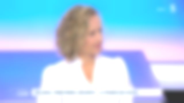 Camisa de cuello victoriano de Caroline Roux con encaje de algodón en C dans l'air el 15.07.2020