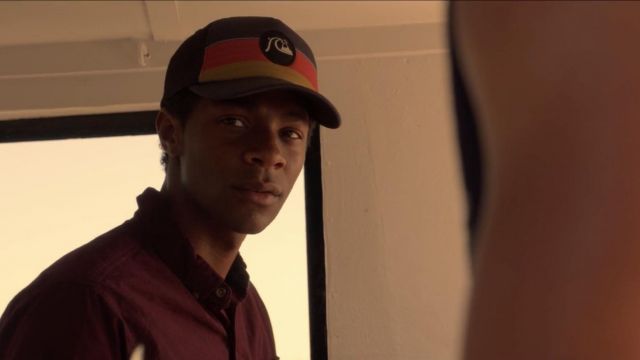 Rayé à capuchon porté par le Pape (Jonathan Daviss) dans les Outer Banks (S01E03)