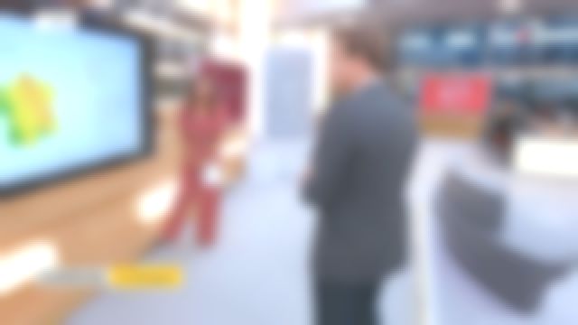 The combination with puffed sleeves in salmon pink worn by Myriam Seurat in Télématin