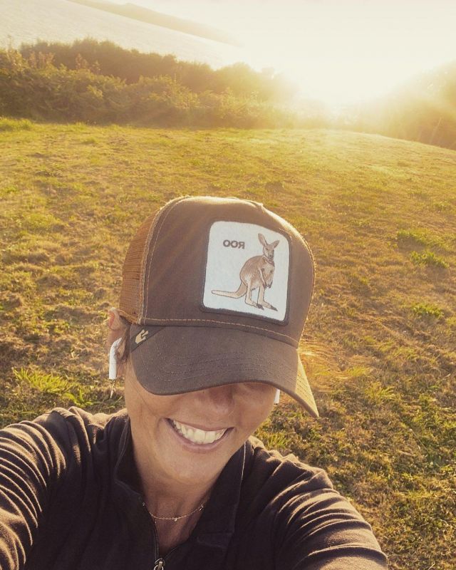 La casquette ROO kangourou marron de Faustine Bollaert sur son compte Instagram @faustinebollaert