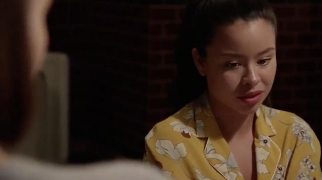 Le pyjama jaune à imprimé fleuri de Mariana Adams Foster (Cierra Ramirez) dans Good Trouble (Saison 1 Épisode 13)