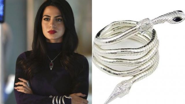 Recall for me Blueprint The bracelet snake Izzy Isabelle Lightwood (Emeraude Toubia) in  Shadowhunters : The Mortal Instruments | Spotern