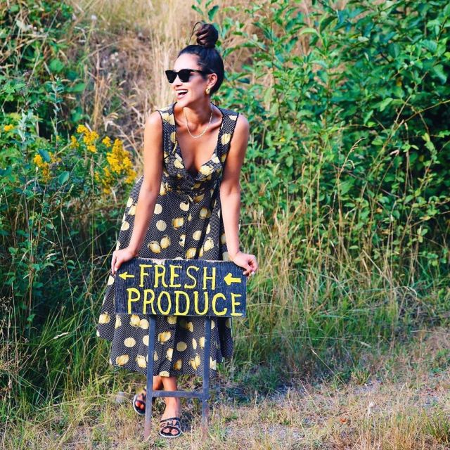 Citron robe portée par Shay Mitchell sur l'Instagram account @shaymitchell