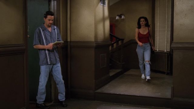 Levi's 501 Denim Pantalon porté par Monica Geller (Courteney Cox) dans  Friends (Saison 3 Épisode 6)