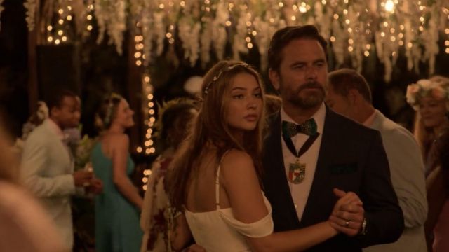Blue bow tie worn by Ward Cameron (Charles Esten) in Outer Banks (S01E05)
