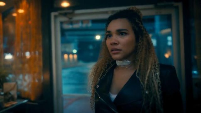 Leather Jacket of Allison Hargreeves (Emmy Raver-Lampman) in The Umbrella Academy (S02)