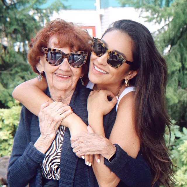 Tortoise sunglasses worn by Shay Mitchell on his Instagram account @shaymitchell