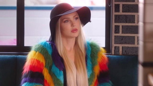 Rainbow veste de fourrure porté par Christine Quinn dans la Vente de Coucher de soleil (S03E05)
