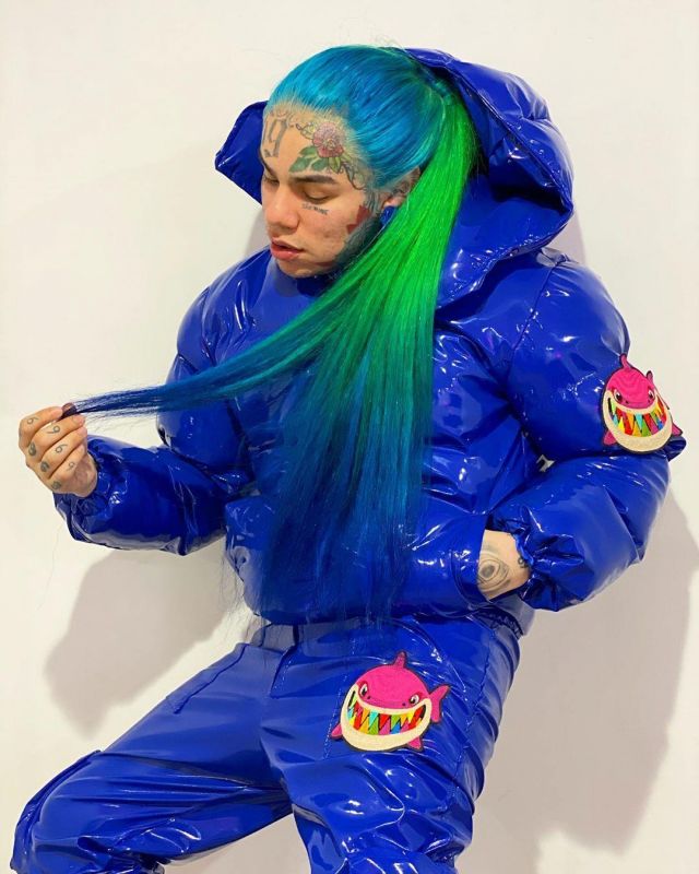 Doudoune noire trollz car la bleu n est plus disponible de 6ix9ine sur le compte Instagram de @6ix9ine