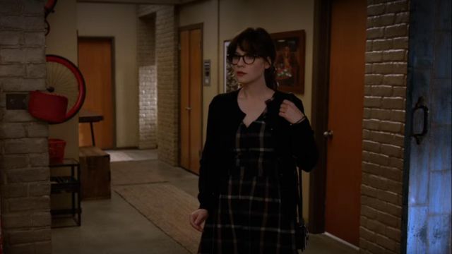 Robe à carreaux de Jess Day (Zooey Deschanel) dans New Girl (S07E08)