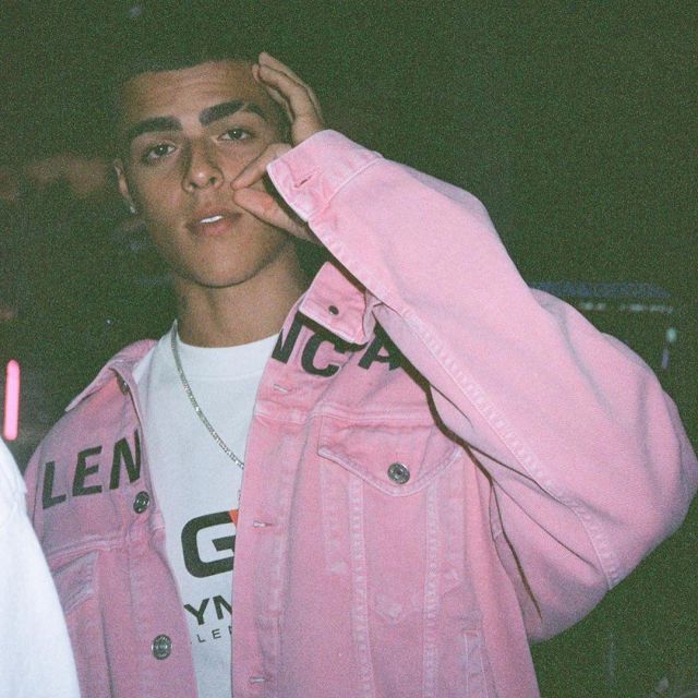 The denim jacket pink Balenciaga worn by Lunay on his account Instagram @lunay