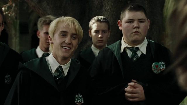 The Slytherin dress of Draco Malfoy (Tom Felton) in Harry Potter and ...