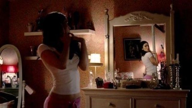 Pink velvet sweat pants worn by Jennifer (Megan Fox) as seen in Jennifer's Body