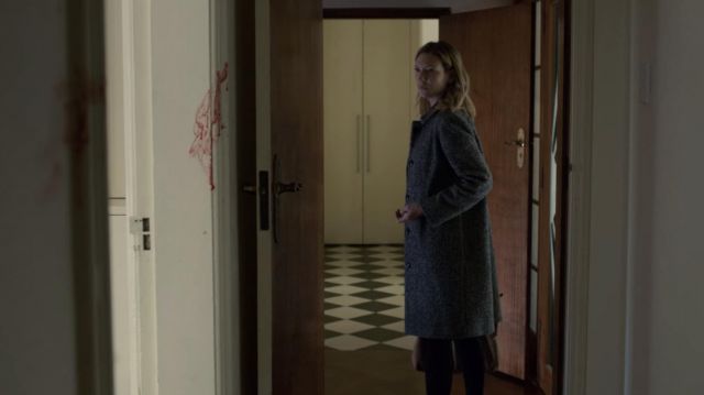 Abrigo de tweed de espiga de lana usado por Harriet Dunkley (Anna Torv) en Secret City (S01E05)