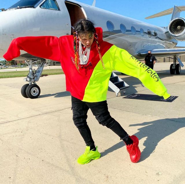 The neon yellow and red Balenciaga Triple S sneakers worn by 6ix9ine on her Instagram account@6ix9ine