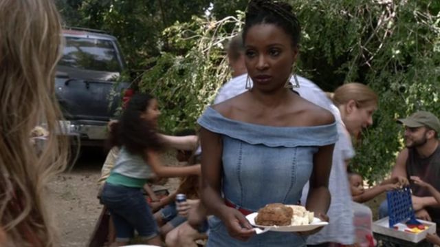 Jeu société puissance 4 avec son  axe verticale pivotable avec la boite blanche dans Shameless (S08E04)