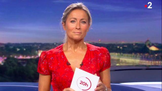 The red dress in chiffon of Anne-Sophie Lapix in Journal de 20h de France 2 the 09.09.2020