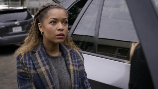 The winter coat plaid of Dr. Claire Browne (Antonia Thomas) in the series Good Doctor