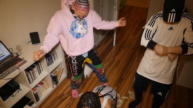 Casquette Adidas dans Candy Ken - Basic Bitches ft. Bainshe (Prod. Lets Go Radio)