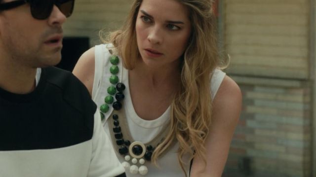 Prada Jewelry big pearls dress worn by Alexis Rose (Annie Murphy) in Schitt's Creek (S02E04)