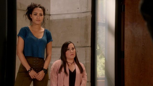 The brown pants with laces worn by Tristin Mays (Riley Davis) in MacGyver S01E19