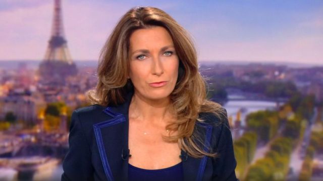 The jacket with tailored collar style sailor in wool blend Blue Anne-Claire Coudray in Le Journal de 20 heures de TF1 the 25.09.2020