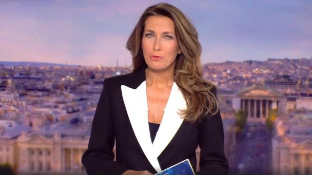 La veste noire col tailleur contrastant de Anne-Claire Coudray dans Le Journal de 20 heures de TF1 le 27.09.2020