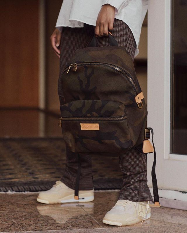 Afslut skarp mudder Louis Vuitton x Supreme Apollo Backpack Monogram Camo on the account  Instagram of @stockx | Spotern