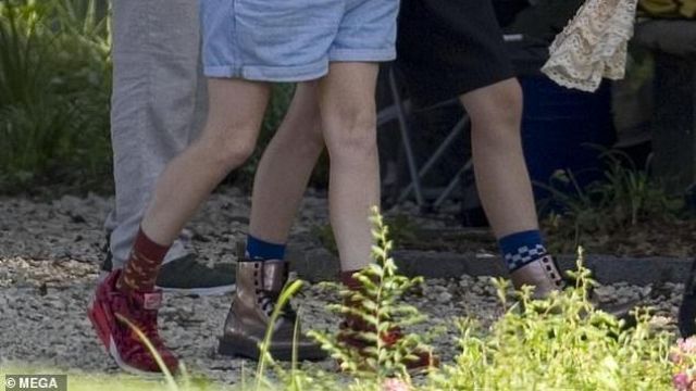 Paul Smith Blue Check Socks worn by Billie (Brigette Lundy-Paine) in Bill & Ted Face the Music