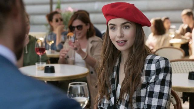 The red beret worn by Emily Cooper (Lily Collins) in the TV series Emily in Paris (Season 1 Episode 3)