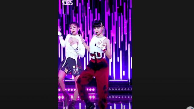 Red and white gloves of Lisa BLACKPINK(블랙핑크) in Pretty Savage @인기가요 inkigayo 20201011 performance