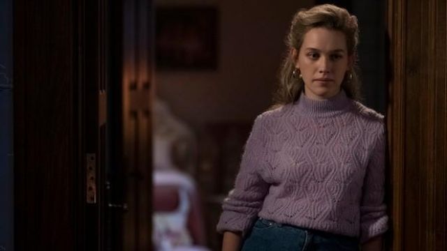 Lilac diamond print pointelle turtleneck sweater of Dani Clayton (Victoria Pedretti) in The Haunting of Bly Manor (S01E01)