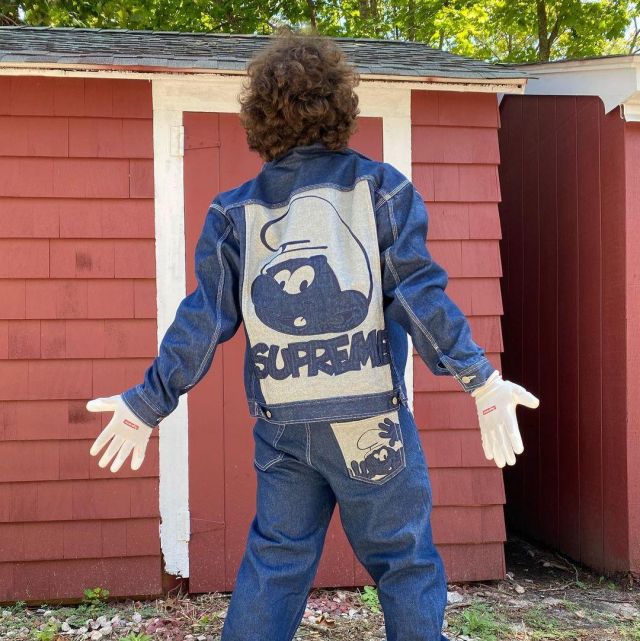La veste en jean Supreme X Schtroumpf  porté par Max Miller   sur le compte Instagram de @miller 