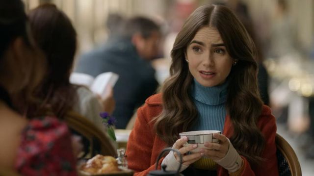 Starbucks Coffee Drink Of Lily Collins As Emily Cooper In Emily In Paris  S01E06 Ringarde (2020)