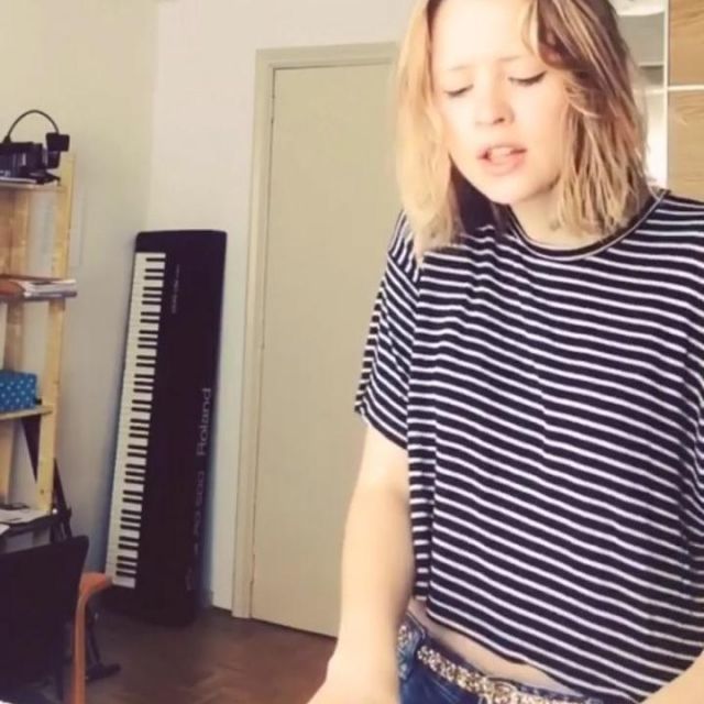 The striped t-shirt worn by Angela on his account Instagram @Angele_vl_fan