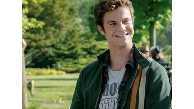 Green Jacket of Hughie Campbell (Jack Quaid) in The Boys (S01E05)