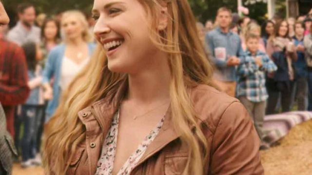Brown Leather Jacket of Melinda Monroe (Alexandra Breckenridge) in Virgin River (S02E01)
