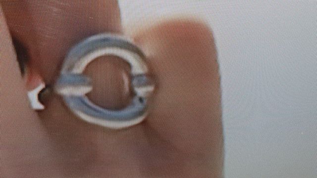 The silver ring worn by Cécile Alphand (Marie-Gaëlle Cals) in Un si grand soleil (Season 3)