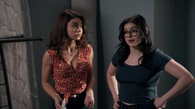 Top worn by Haley Dunphy (Sarah Hyland) in Modern Family (S11E18)